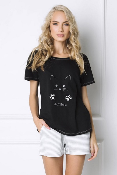 Právě si prohlížíte Stylové černobílé dámské pyžamo kočičí žena